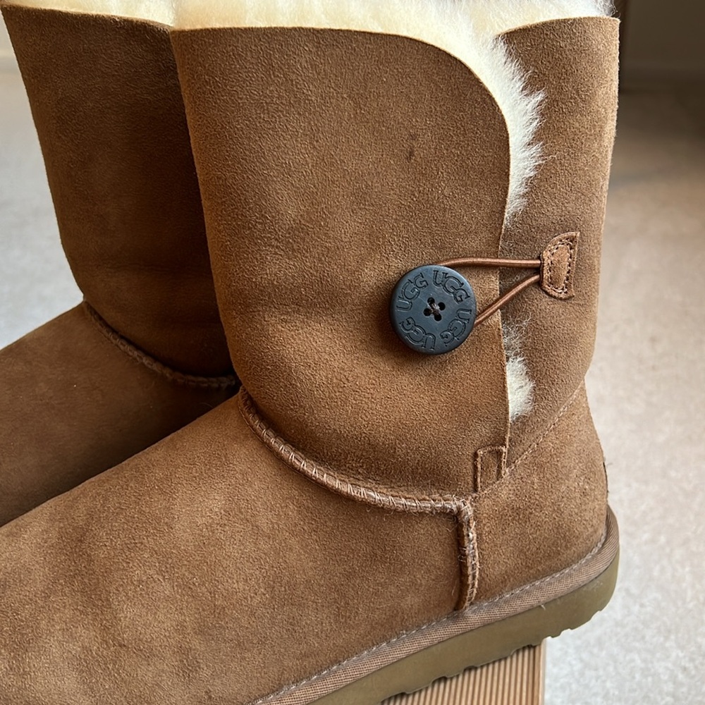 Ugg Bailey Button Boot Chestnut 9 - image 2